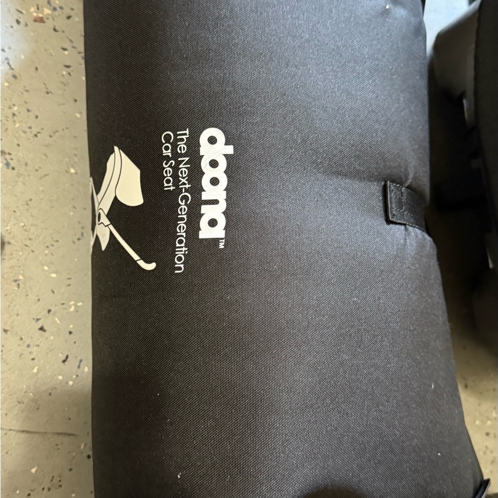 Doona Infant Car Seat + Twin Bases in Green and Black - Picture 3 of 10